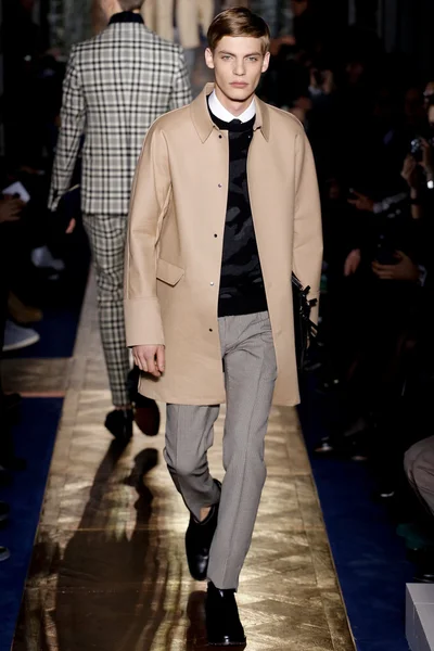 Look 12